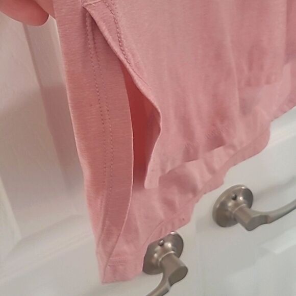 💲1️⃣0️⃣ Bundled REEBOK Women's Pink Rounded Hem Short Sleeve Active Workout Top - Picture 6 of 7